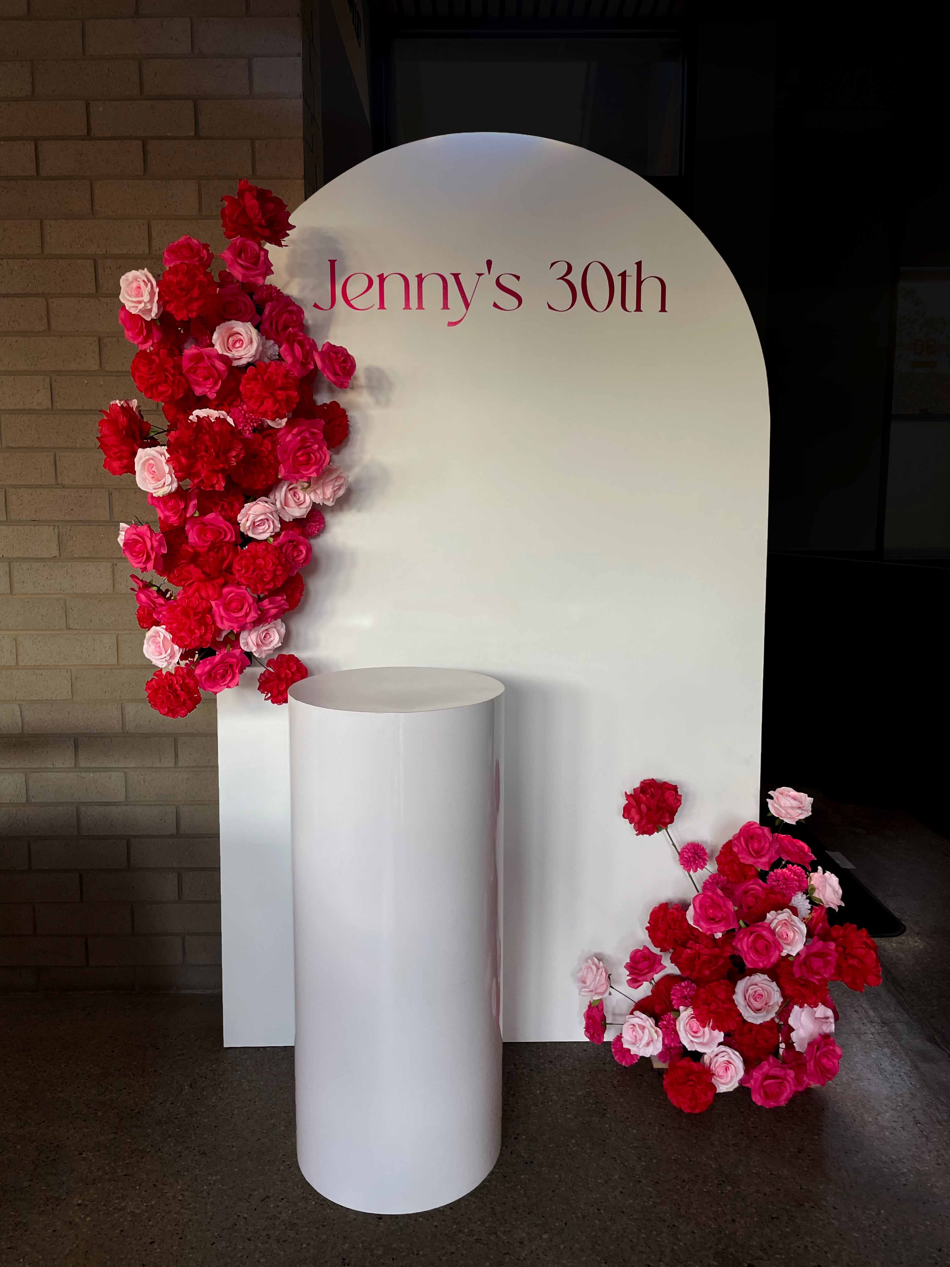 Simple Backdrop in White and Reds - ethos events